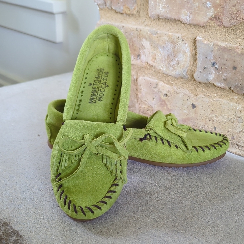 MINNETONKA I NWOT Lime Green Suede Leather Kilty Hardsole Moccasins Shoes, 5 - Picture 10 of 11